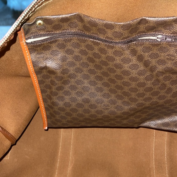 Celine travel bag with lock and keys. Very good condition - Picture 10 of 13